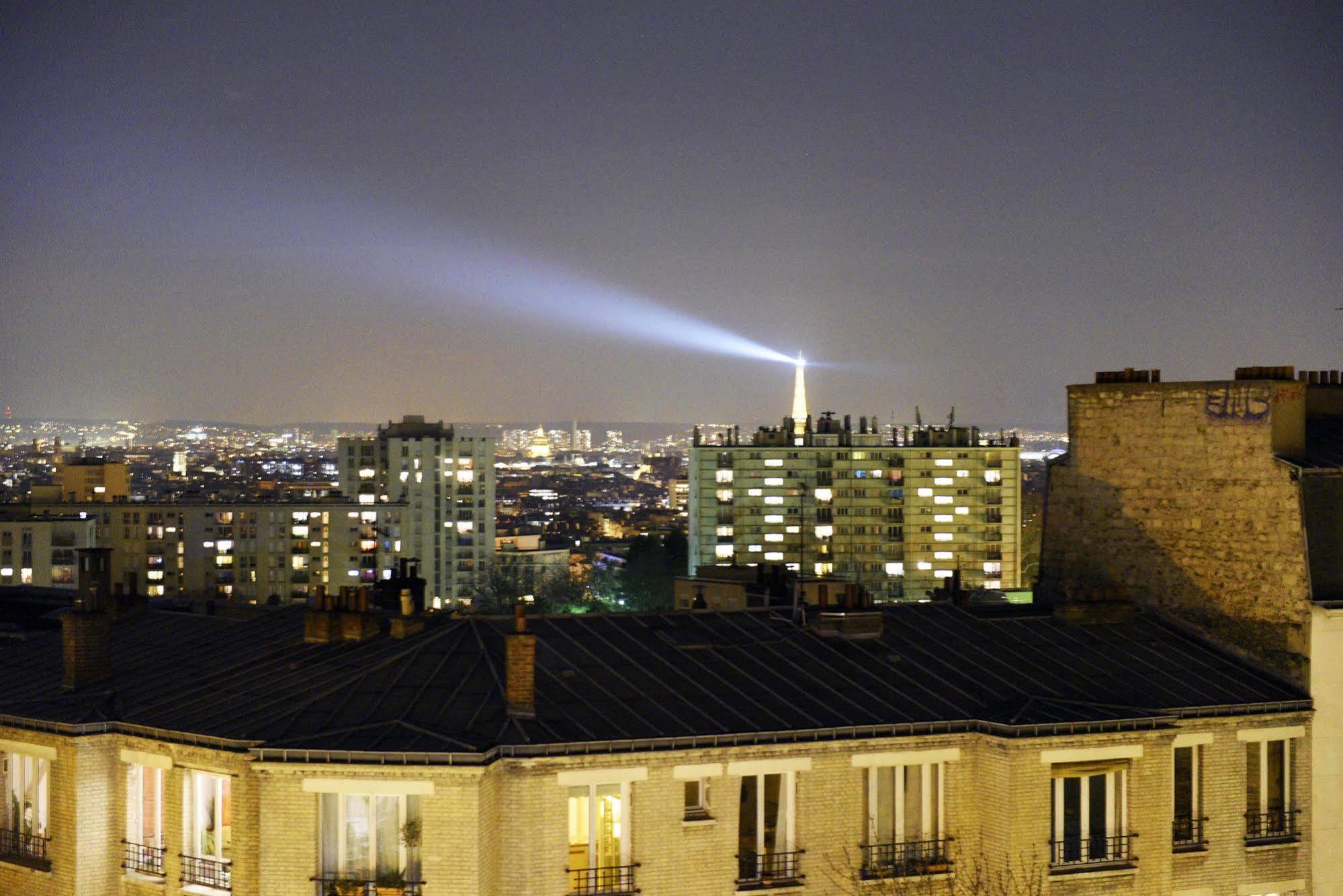 Hotel Ermitage Paris Exterior foto The Eiffel Tower's searchlight