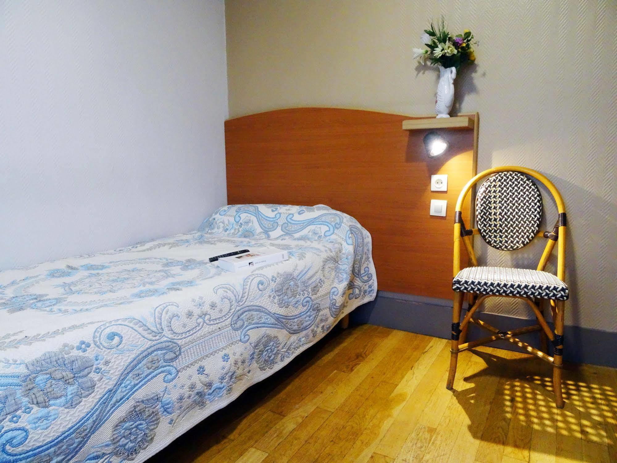 Hotel Ermitage Paris Exterior foto A typical room at a hotel