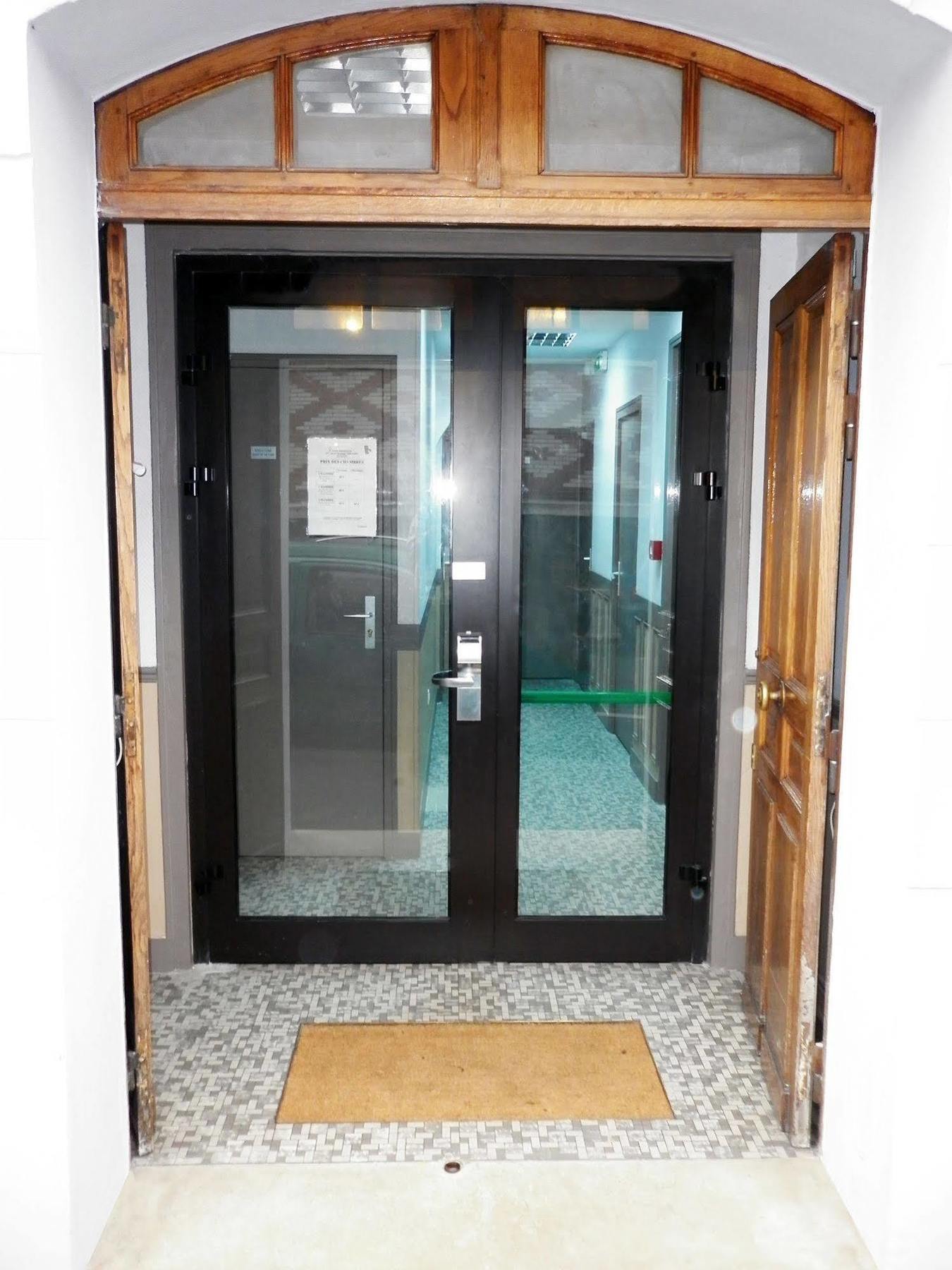 Hotel Ermitage Paris Exterior foto A double door
